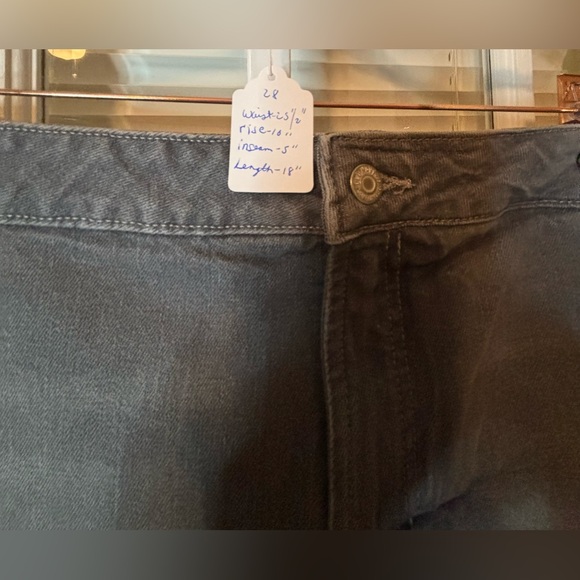 Old Navy Raw Hem Distressed Denim Jean Shorts-Size 28 - Picture 2 of 7